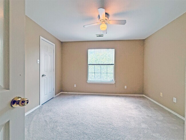 Building Photo - 63 Ledgestone Pl