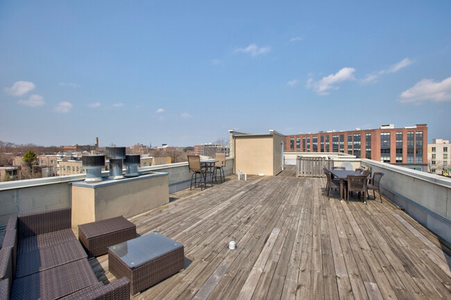 Building Photo - 3012 W Fullerton Ave