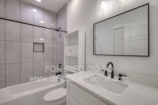 Building Photo - 709 23rd St