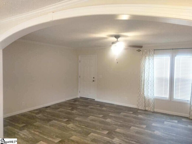 Building Photo - 5 Charles St