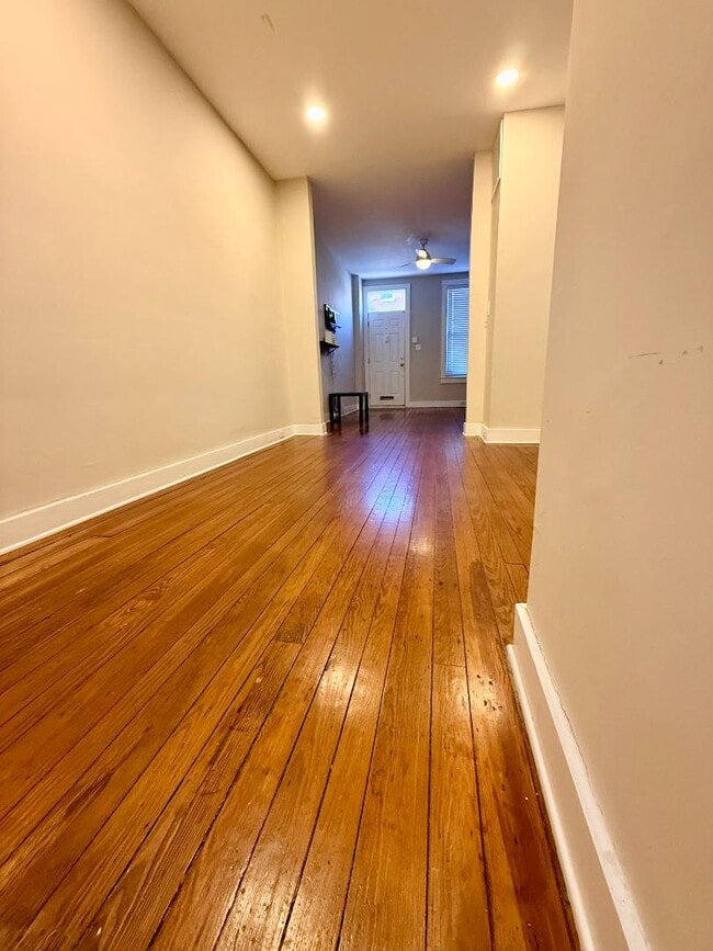 Building Photo - 124 W Hamburg St