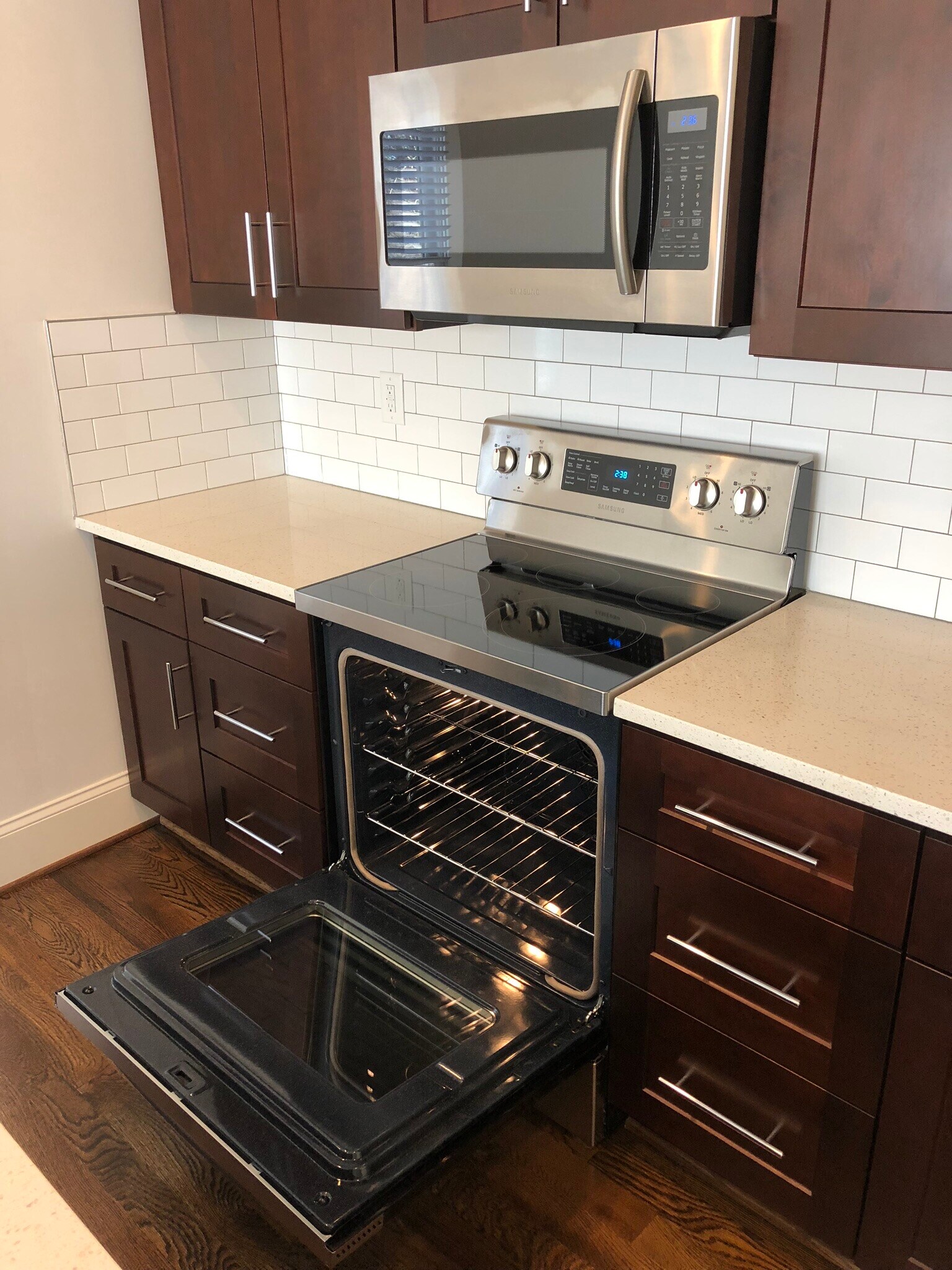 Building Photo - 2121 Roslyn Ave