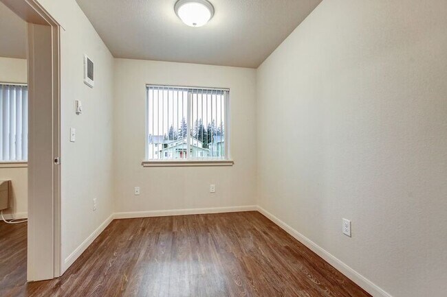 Building Photo - 245 SE 146th Ave