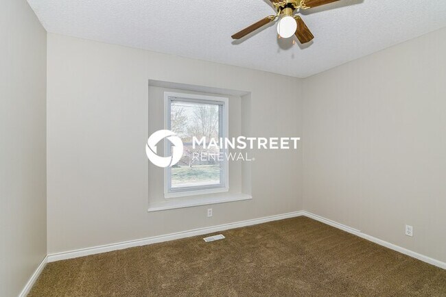 Building Photo - 505 NW Willow Dr