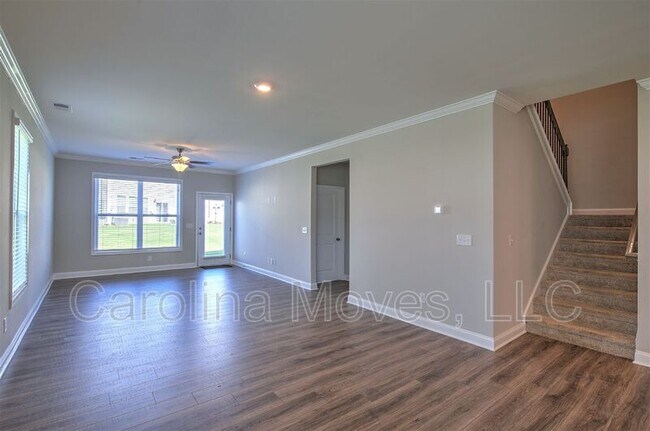 Building Photo - 572 Yellow Fox Rd