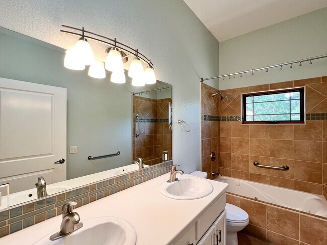 Building Photo - Charming Two Bedroom Country House with Vi...
