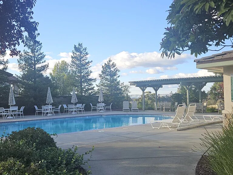 Building Photo - 3004 Fox Hill Dr