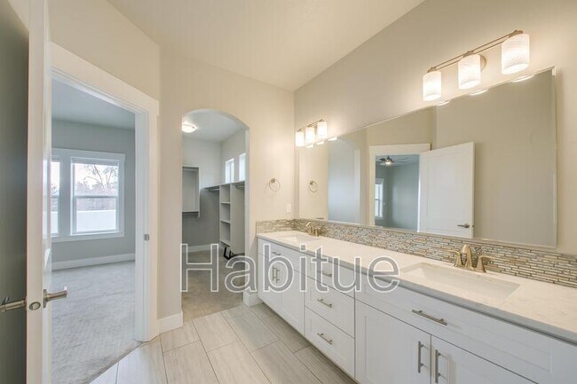 Building Photo - 2248 W Hill Terrace Ln