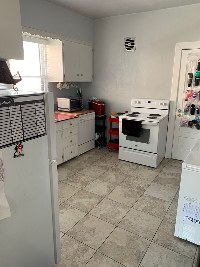 Building Photo - Beautiful 2 Bedroom Home Near BYU