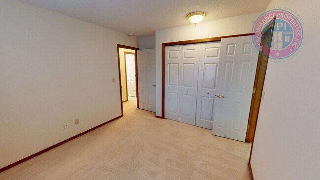 Building Photo - Room to Roam at Hidden Springs in West Linn! Pets OK!