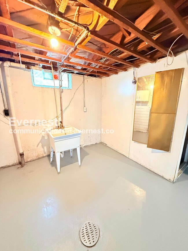 Building Photo - 8034 Hartwell St