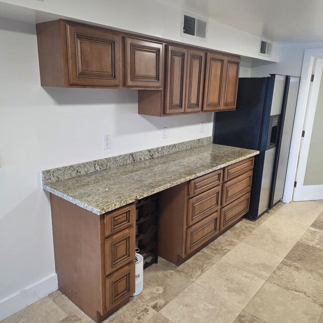 Building Photo - Live on the Water in Sausalito — 2BD with Direct Beach Access