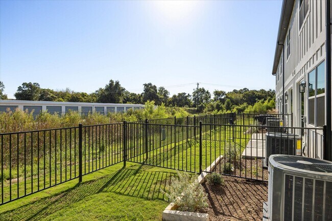 Building Photo - 585 Galt Dr