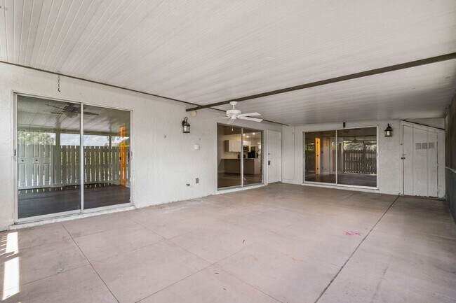 Building Photo - Newly remodeled 2 bedroom, 2 bathroom home...