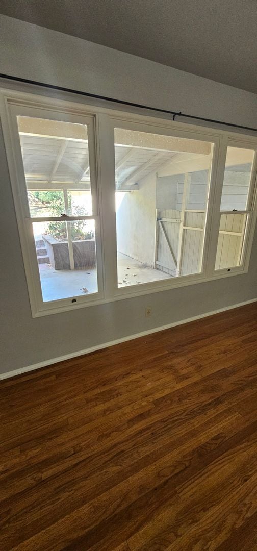 Building Photo - 3 bedroom Riverside home