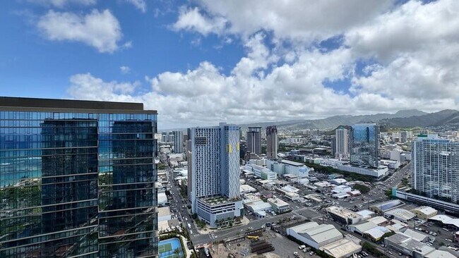 Building Photo - 1000 Auahi St