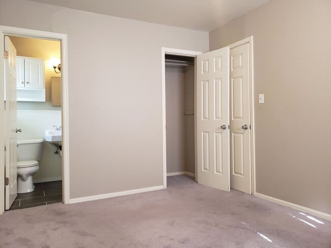 Building Photo - 989 Barkley Cir
