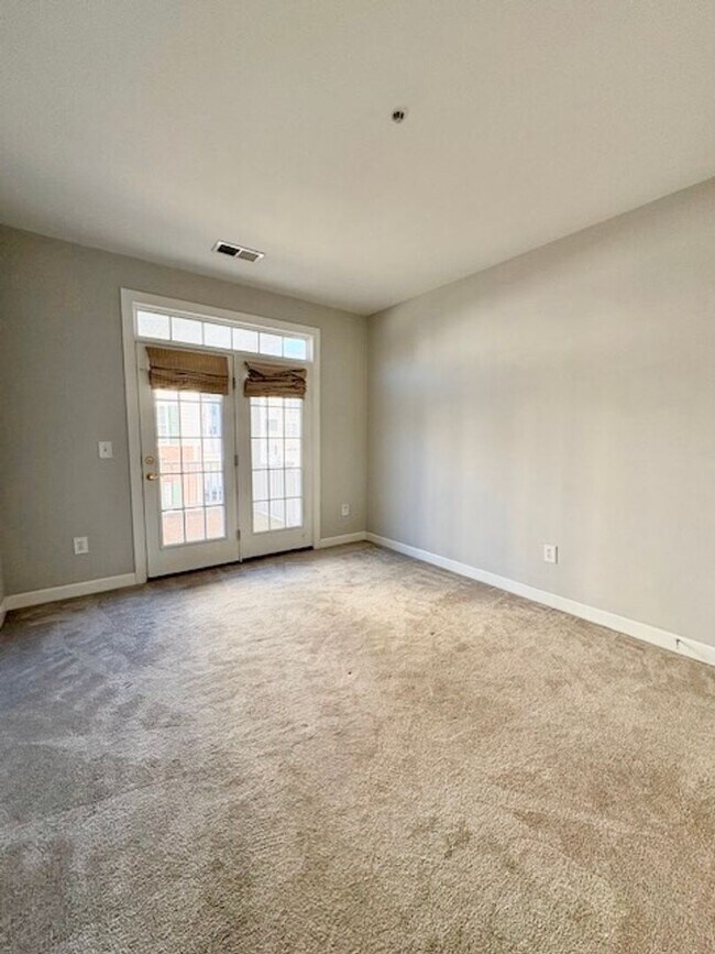 Building Photo - 645 Whetstone Glen St