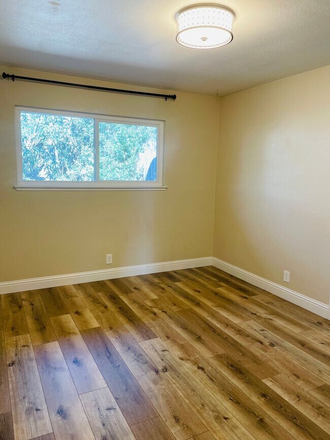 Building Photo - 7417 Tierra Way