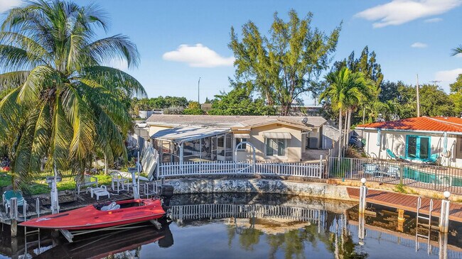 Building Photo - 1570 NE 30th Pl