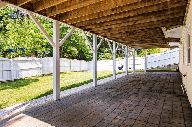 Building Photo - 206 Maumee Ct