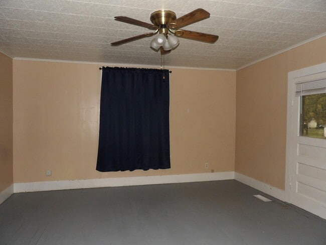 Building Photo - 505 Ave 2 NE