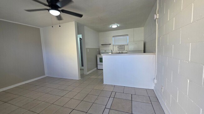 Building Photo - * HALF OFF 1ST MONTH'S RENT WITH 13 MONTH LEASE *