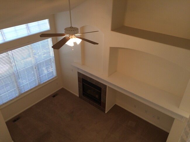 Building Photo - Beautiful 2B Condo in Lafayette's Autumn R...