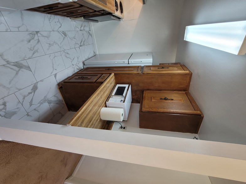 Kitchen w/ All Appliances - 255 E Beaver Ave