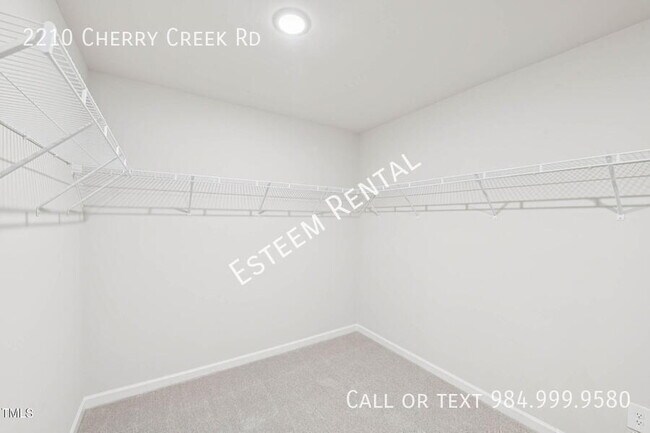 Building Photo - 2210 Cherry Crk Rd