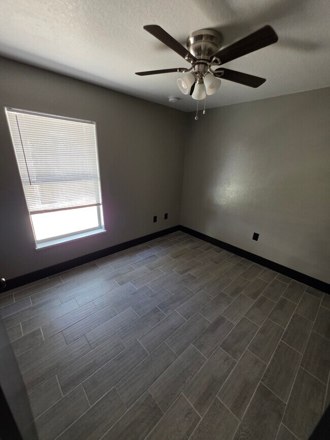 Building Photo - 5626 Andrea St