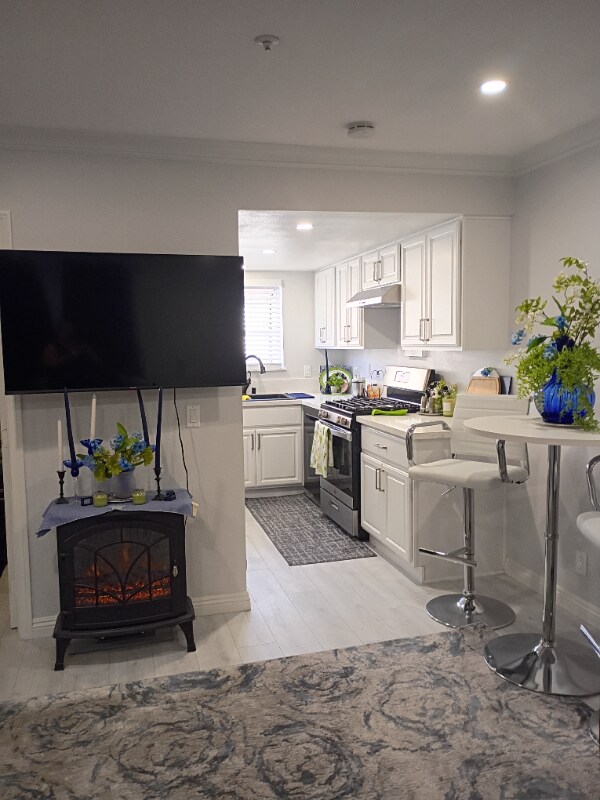 Building Photo - 511 S Monterey St