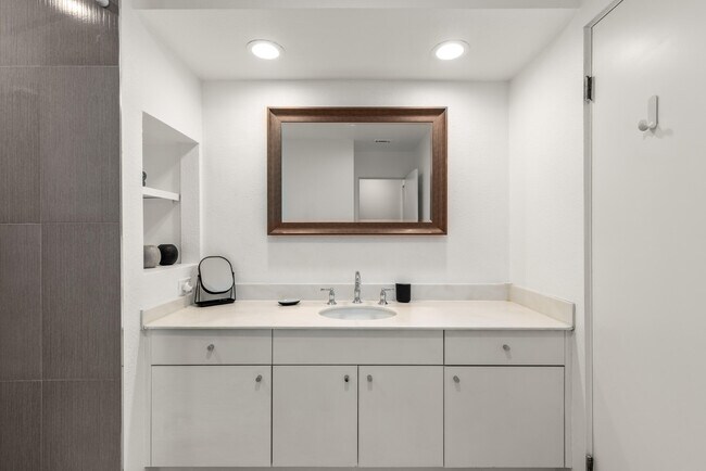 Building Photo - 46642 Arapahoe Cir