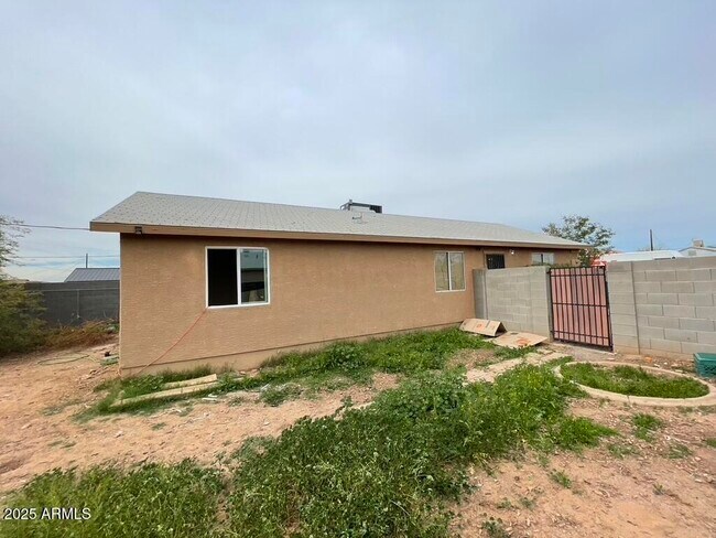 Building Photo - 2549 E Chipman Rd