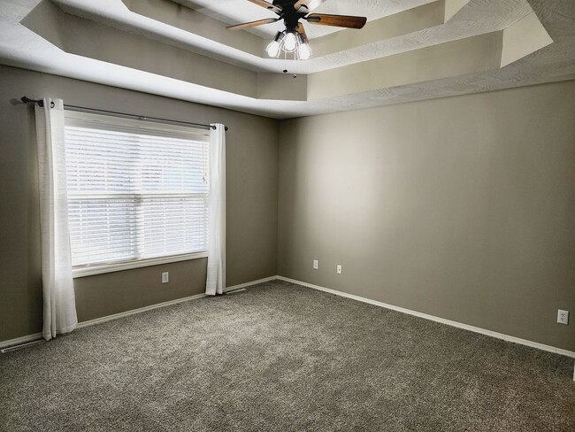 Building Photo - This Strafford Home Has It All ---