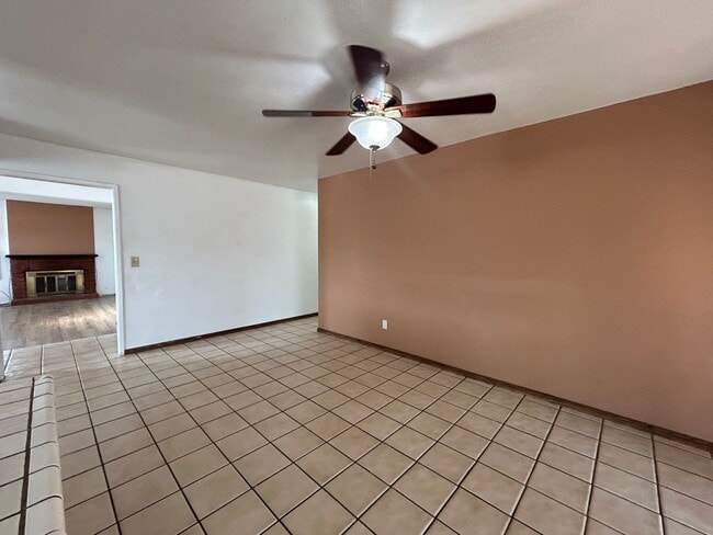 Building Photo - 5055 Pearblossom Dr