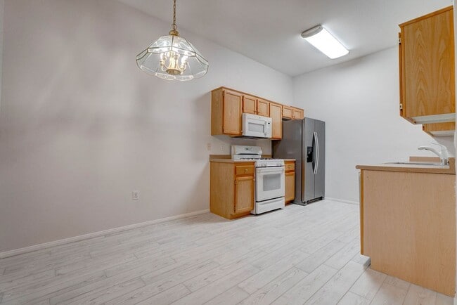 Building Photo - 700 Carnegie St