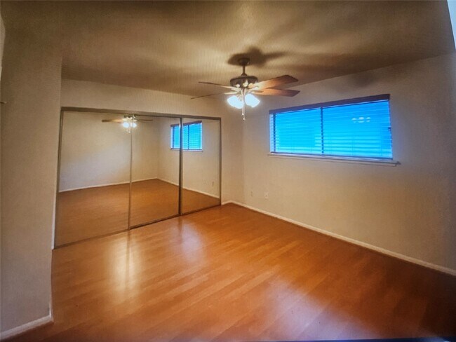 Building Photo - 2425 Holly Hall St