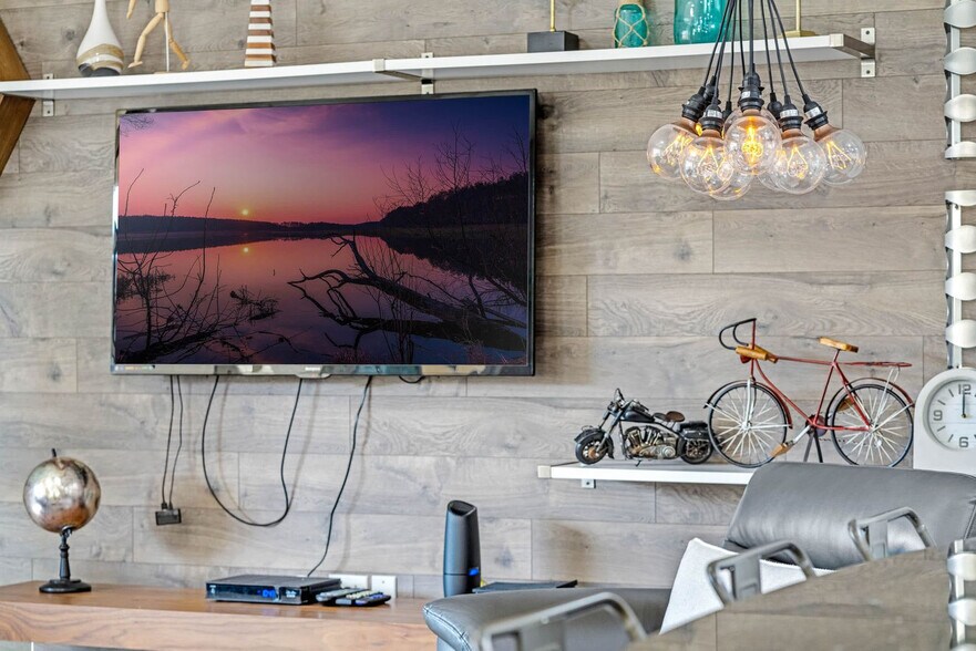 Primary Photo - 9037 Rhodes St