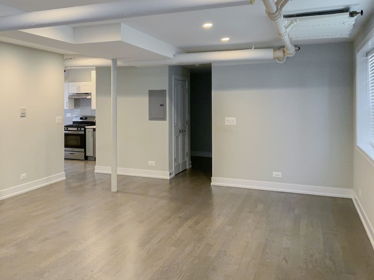 Building Photo - 5049 N Winchester Ave