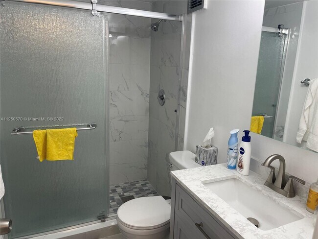 Building Photo - 3725 S Ocean Dr