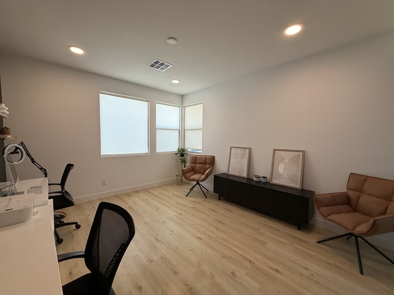 Building Photo - 1317 Crimson Sunbird Ave