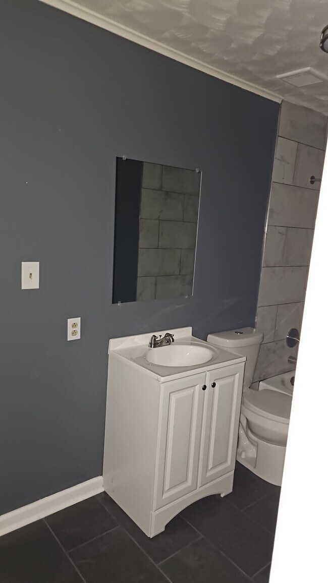 Building Photo - 2137 Lowell Ave