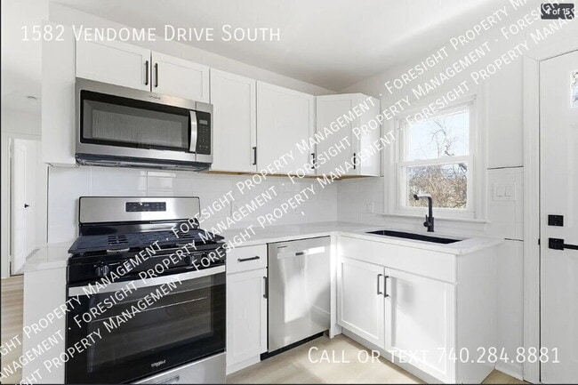 Building Photo - 1582 Vendome Dr S
