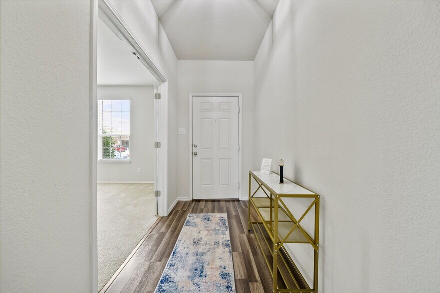 Building Photo - 3104 Montserrat Creek Dr