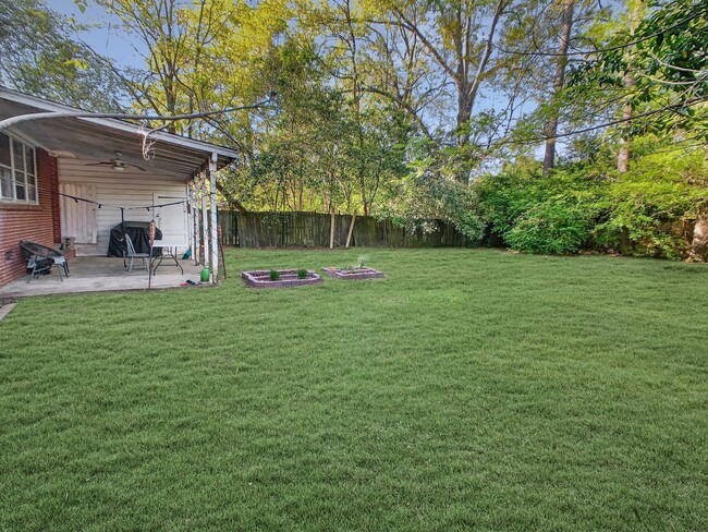Building Photo - 3004 4th Ct E