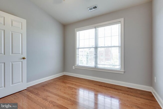 Building Photo - 7741 Crystal Brook Way