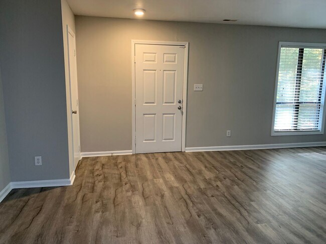 Building Photo - 920H