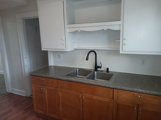 Building Photo - 4 bedroom 2 full baths Upper Northside Youngstown