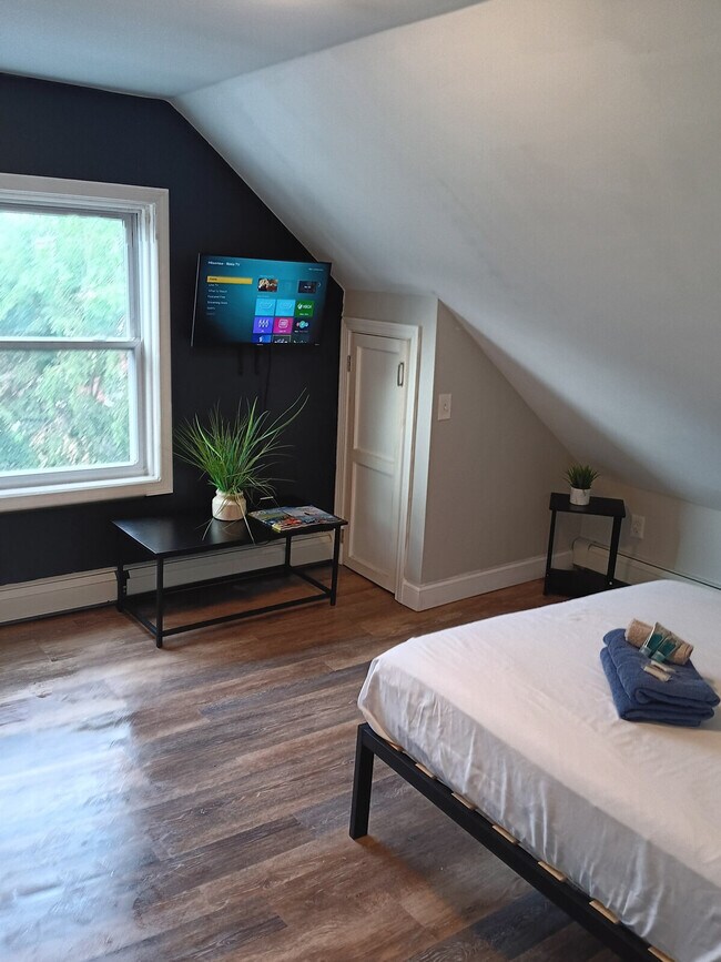 Building Photo - 20 Hawkins St